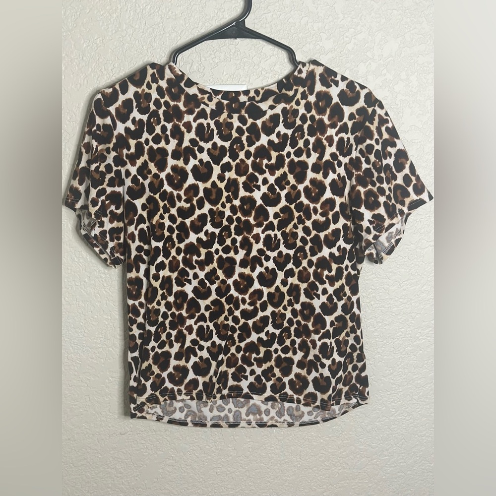 Loose fitting, cheetah print top from the Buckle. Only worn once.